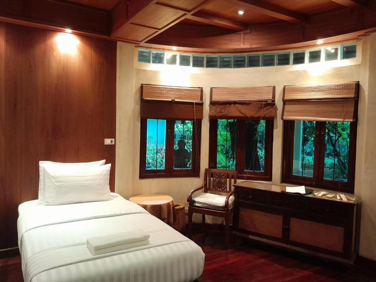 Avara Signature House Hotel Chiang Mai Exterior photo